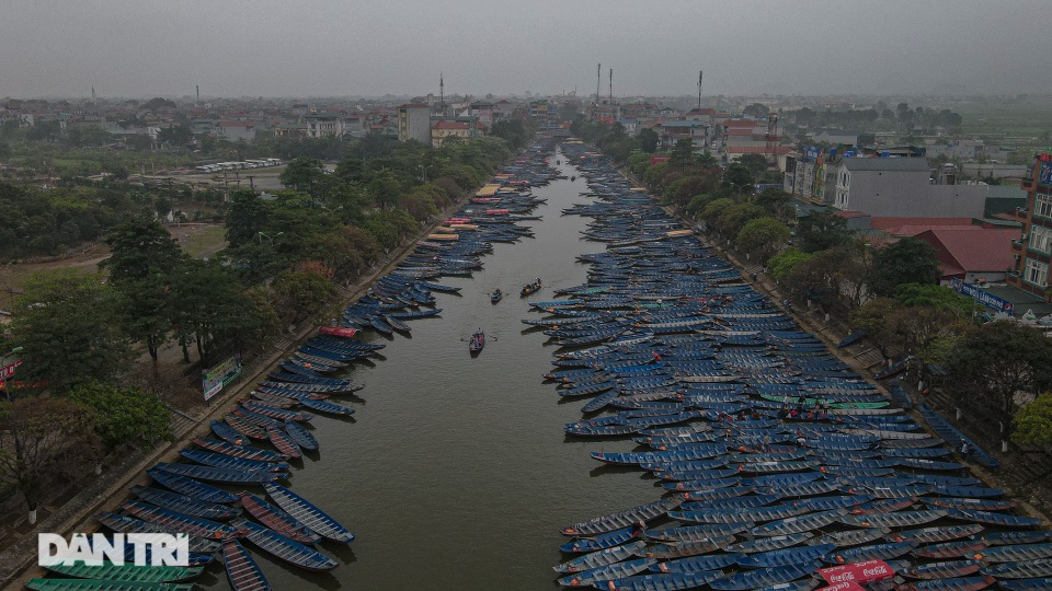 Dòng người xuyên đêm đi lễ chùa Hương trong ngày đầu mở cửa trở lại - 10 Dòng người xuyên đêm đi lễ chùa Hương trong ngày đầu mở cửa trở lại - 10