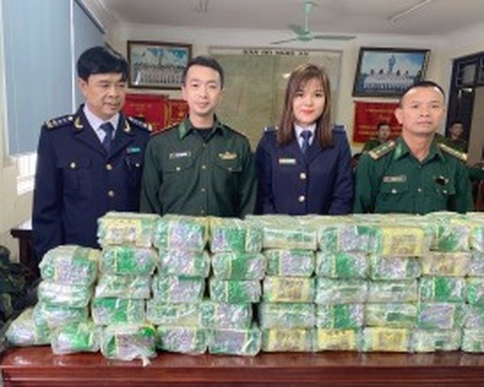 Cận cảnh vụ bắt hơn 1 tạ ma túy trong rừng sâu - 10 Cận cảnh vụ bắt hơn 1 tạ ma túy trong rừng sâu - 10