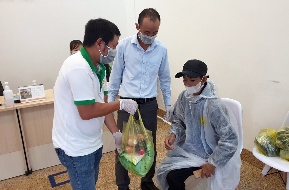 “Siêu thị 0 đồng” - Siêu thị hạnh phúc của người nghèo! - 4 “Siêu thị 0 đồng” - Siêu thị hạnh phúc của người nghèo! - 4