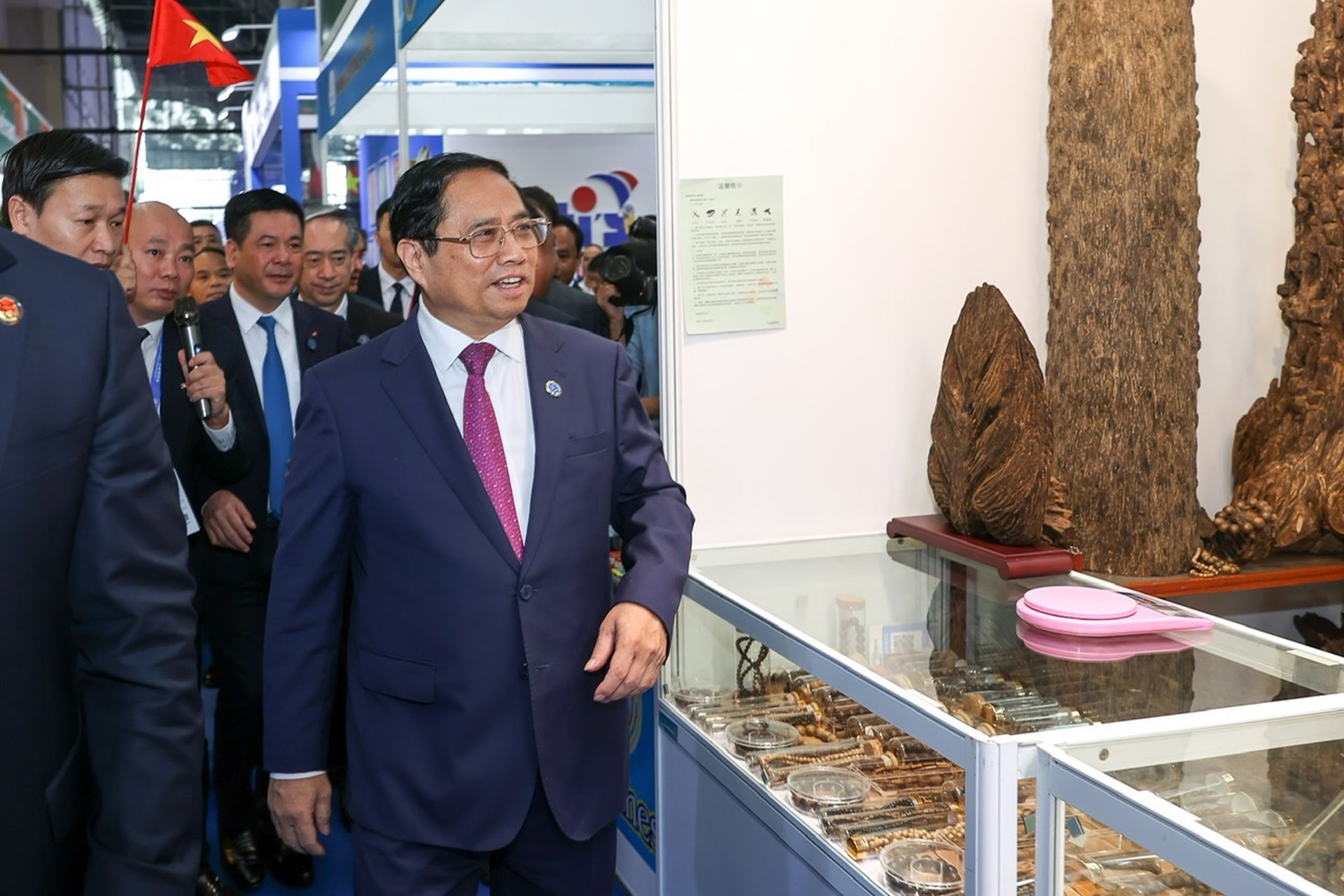 Doanh nghiệp Việt - Trung tha thiết mời Thủ tướng ghé thăm gian hàng - 8 Doanh nghiệp Việt - Trung tha thiết mời Thủ tướng ghé thăm gian hàng - 8