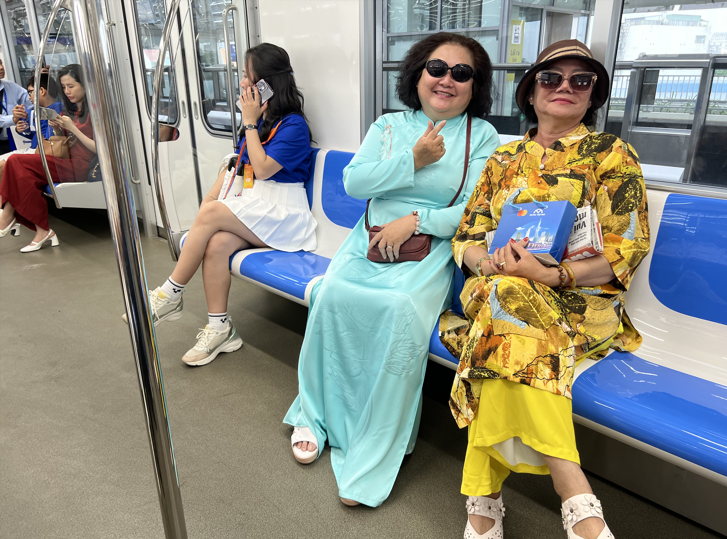 Người lớn tuổi háo hức trải nghiệm Metro số 1 TPHCM - 3