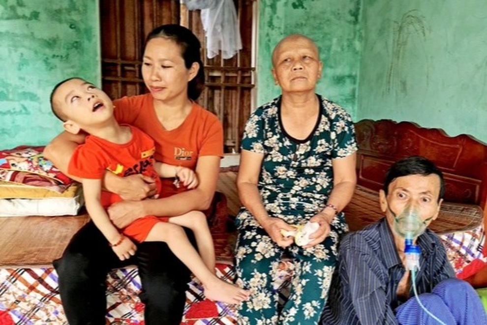 Con dâu chăm bố mẹ chồng bệnh tật được bạn đọc giúp đỡ gần 90 triệu đồng - 1 Con dâu chăm bố mẹ chồng bệnh tật được bạn đọc giúp đỡ gần 90 triệu đồng - 1