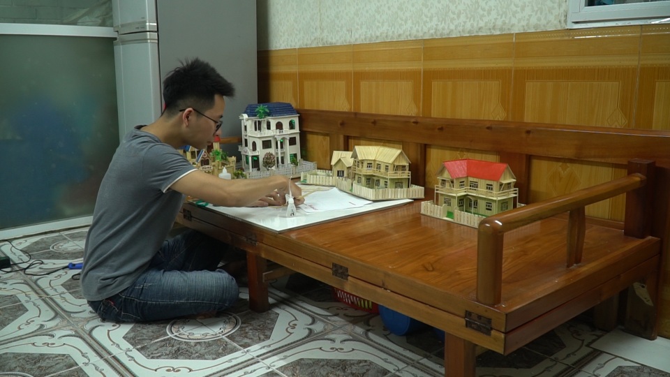 Chàng trai 10 năm xây biệt thự, lâu đài từ tăm tre - 2 Chàng trai 10 năm xây biệt thự, lâu đài từ tăm tre - 2