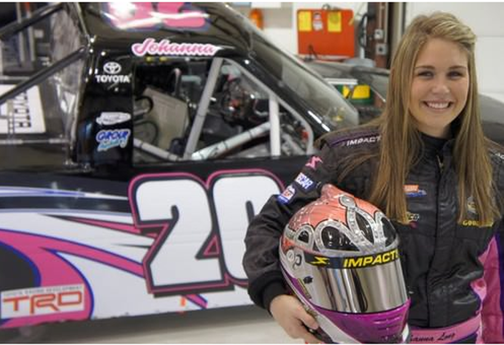 Những kiều nữ xinh đẹp bốc lửa của đường đua thế giới - 4