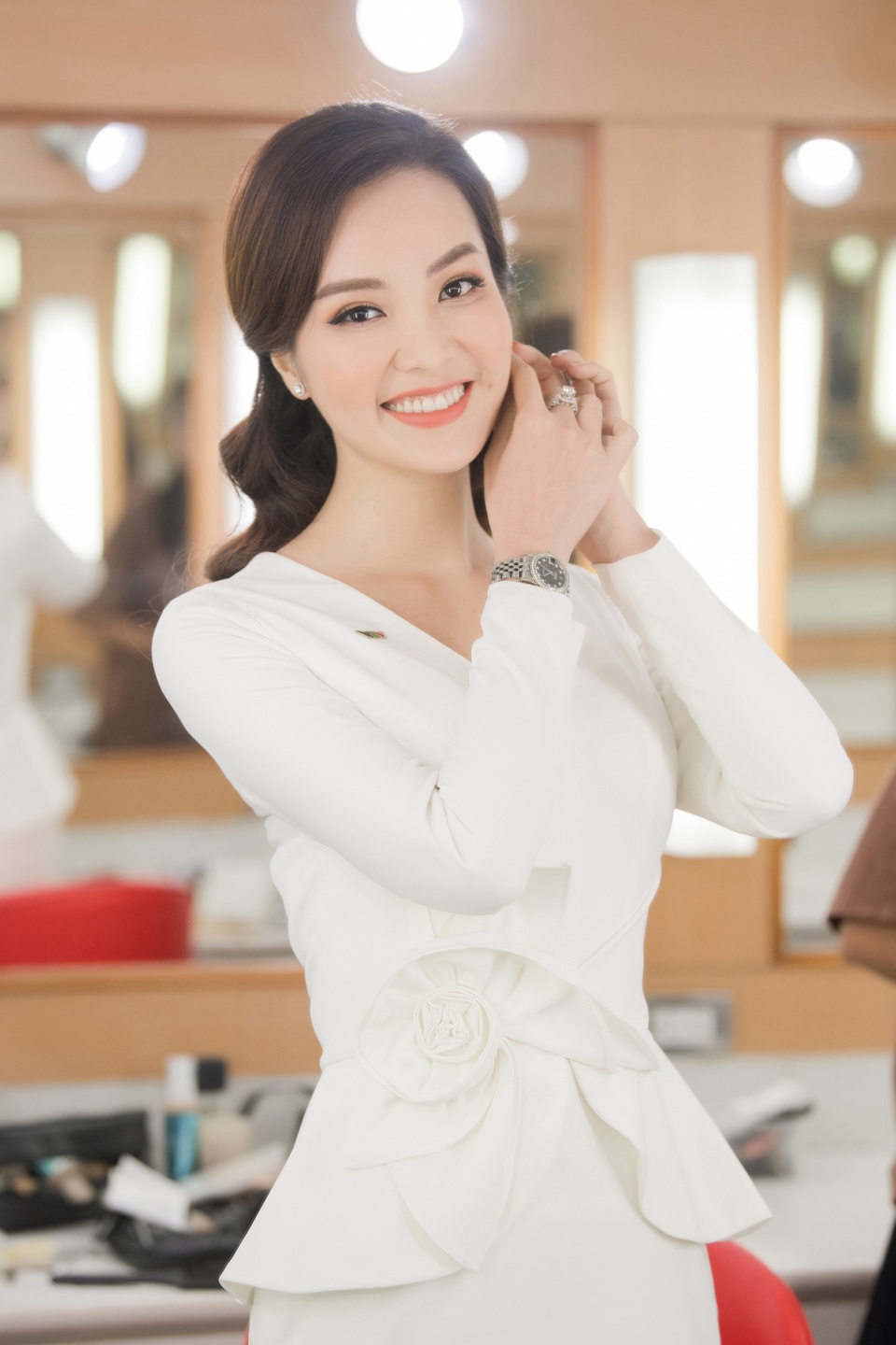 Á hậu Thụy Vân lên sóng đập tan tin đồn nghỉ việc ở VTV - 2 Á hậu Thụy Vân lên sóng đập tan tin đồn nghỉ việc ở VTV - 2