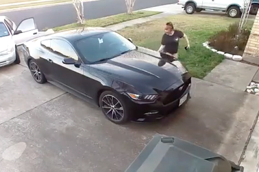 Ford Mustang bị "ngược đãi" thậm tệ