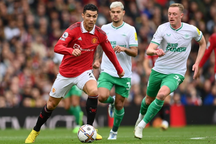 Ronaldo "im tiếng", Man Utd chia điểm cay đắng với Newcastle
