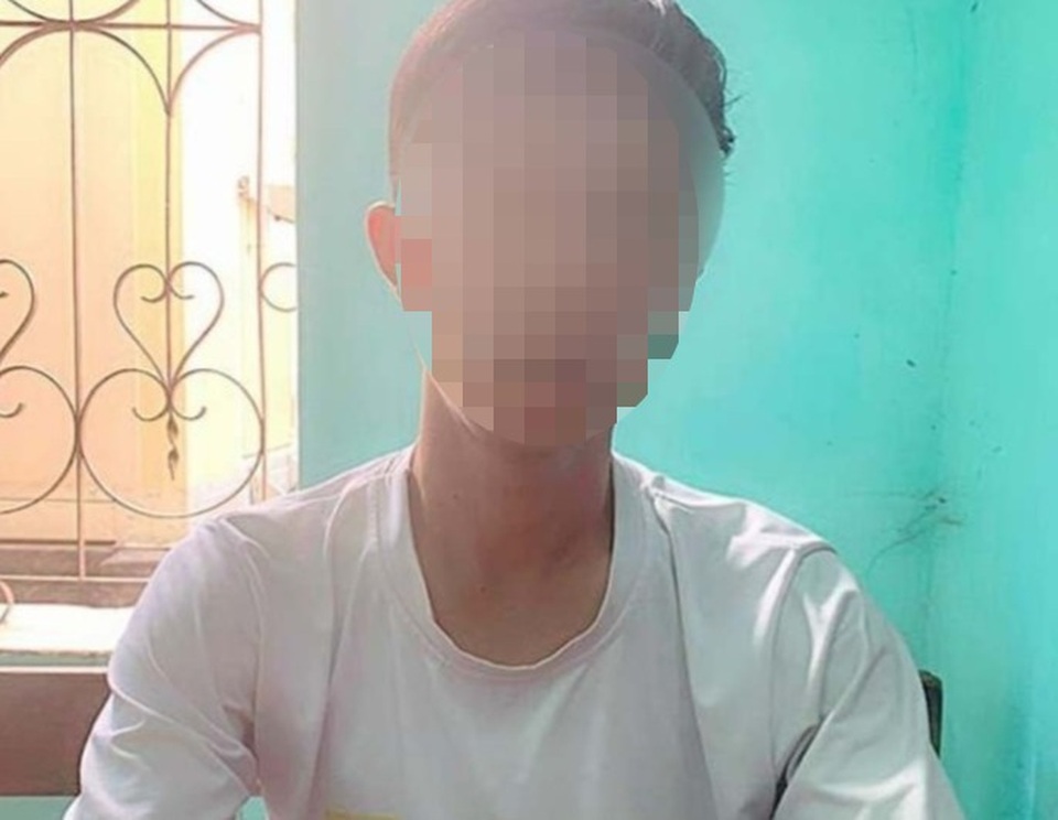 Đột nhập khu nội trú chụp ảnh giáo viên nữ tắm để tống tiền - 1 Đột nhập khu nội trú chụp ảnh giáo viên nữ tắm để tống tiền - 1