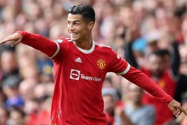 Vượt qua Messi, C.Ronaldo trở thành "ông hoàng" kiếm tiền