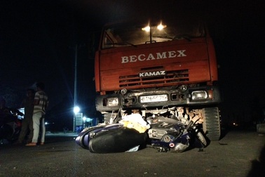 Gặp tai nạn trên đường cao tốc, một người nguy kịch