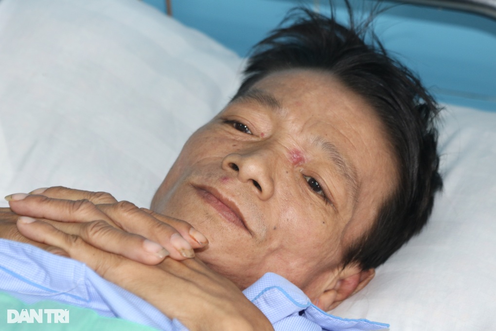 Bụng bố cứ phình to như cái trống, chị em cháu ôm bố mà khóc - 1 Bụng bố cứ phình to như cái trống, chị em cháu ôm bố mà khóc - 1