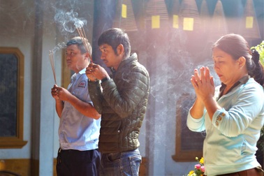 Người dân lễ Tết Nguyên tiêu, cầu lộc ở Hội An