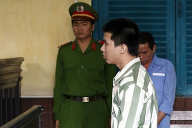 Tranh nhau chỗ ngủ, chém bạn tù suýt chết