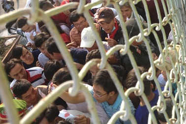 Sân Long An đóng cửa sớm, cổ động viên đòi làm loạn 