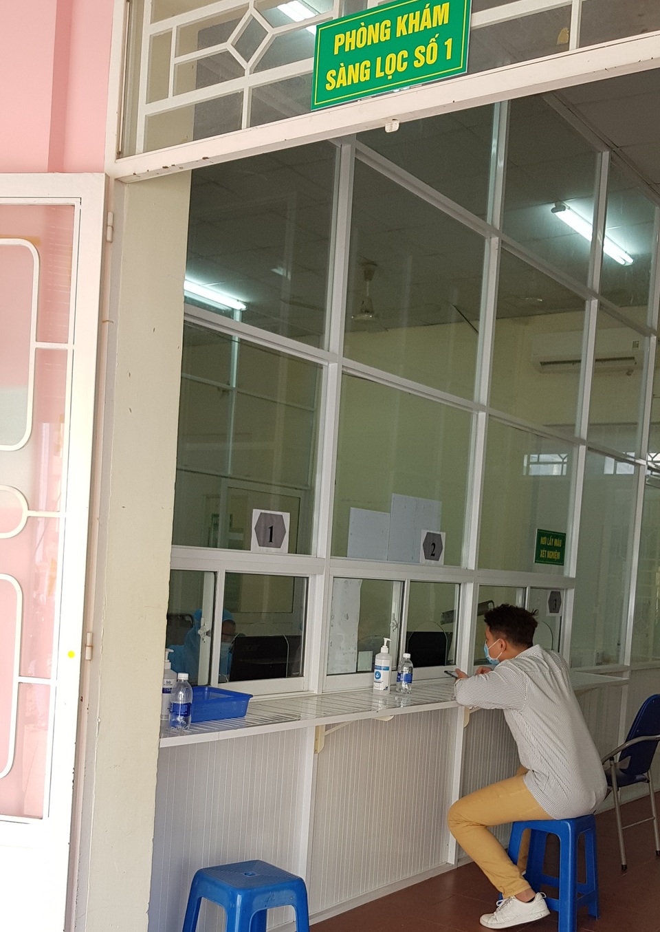 Khoảng 3% lượt người tại các bệnh viện thuộc nhóm nguy cơ nhiễm SARS-CoV-2 - 4 Khoảng 3% lượt người tại các bệnh viện thuộc nhóm nguy cơ nhiễm SARS-CoV-2 - 4