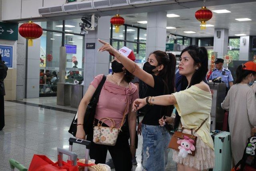 Khách Việt “cuồng” đi Vân Nam, Trung Quốc mở thử nghiệm tàu hỏa phục vụ - 2 Khách Việt “cuồng” đi Vân Nam, Trung Quốc mở thử nghiệm tàu hỏa phục vụ - 2