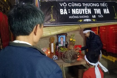 Mẹ chết, cha ốm đau, 2 chị em thơ khổ sở vì bệnh tật hành hạ