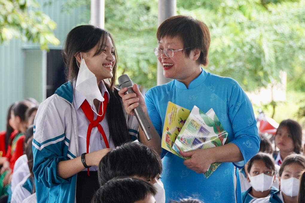 Đưa mô hình truyền thông sách về bình đẳng giới lên Tây Nguyên - 1 Đưa mô hình truyền thông sách về bình đẳng giới lên Tây Nguyên - 1