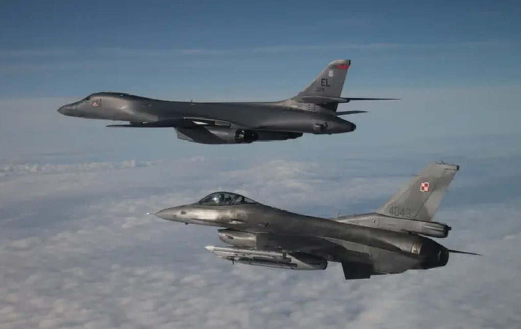 Nga xuất kích Su-27 chặn máy bay ném bom của Mỹ áp sát không phận - 1 Nga xuất kích Su-27 chặn máy bay ném bom của Mỹ áp sát không phận - 1