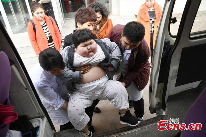 Cuộc sống của cô bé 7 tuổi nặng 75kg, có tháng tăng tới 10kg - Ảnh 6. Cuộc sống của cô bé 7 tuổi nặng 75kg, có tháng tăng tới 10kg - Ảnh 6.