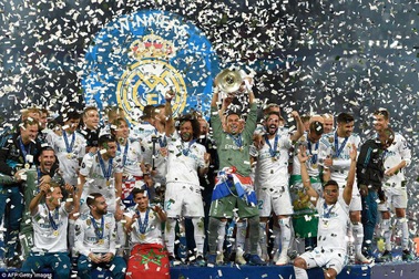 Cầu thủ Real Madrid tưng bừng ăn mừng chức vô địch Champions League