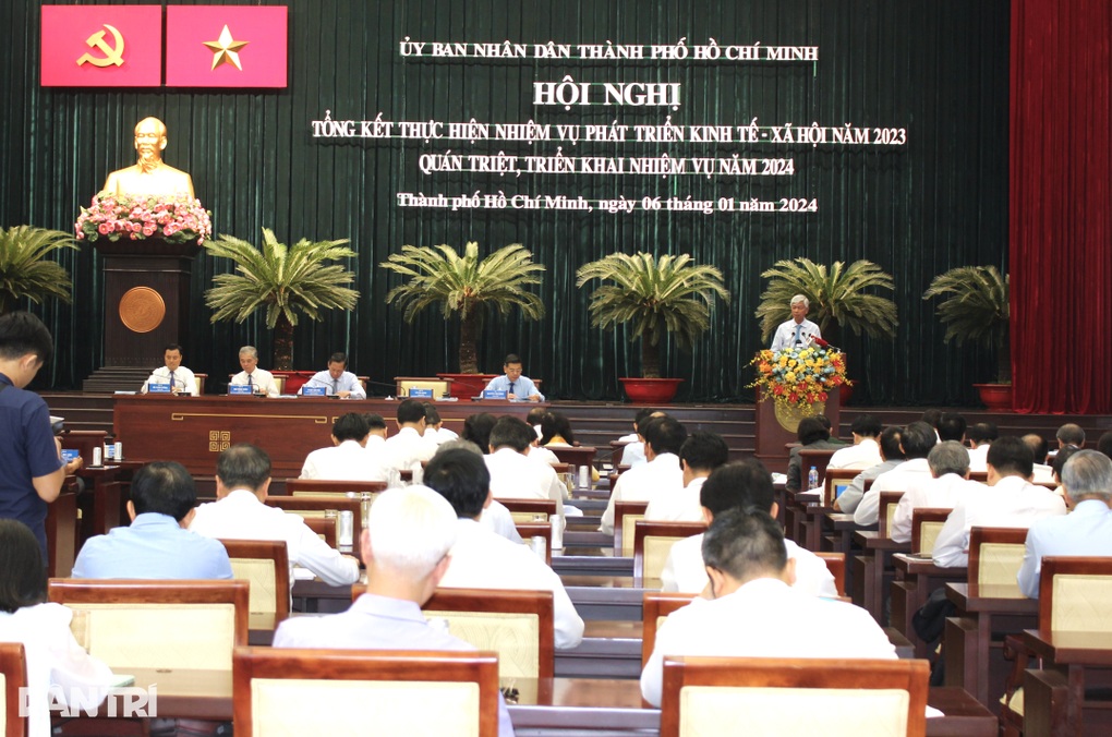 Nhìn lại năm 2023, Chủ tịch TPHCM yêu cầu mổ xẻ tâm lý đùn đẩy, chờ đợi - 3 Nhìn lại năm 2023, Chủ tịch TPHCM yêu cầu mổ xẻ tâm lý đùn đẩy, chờ đợi - 3