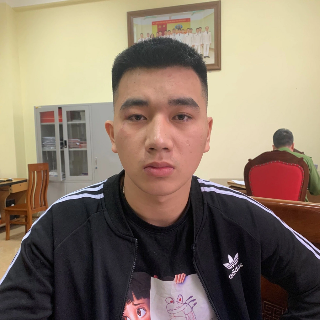 Thanh niên lừa quan hệ đồng giới rồi chiếm đoạt tài sản - 1 Thanh niên lừa quan hệ đồng giới rồi chiếm đoạt tài sản - 1