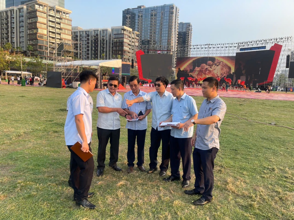 Lễ diễu binh kỷ niệm ngày thống nhất đất nước được bảo vệ như thế nào? - 2 Lễ diễu binh kỷ niệm ngày thống nhất đất nước được bảo vệ như thế nào? - 2