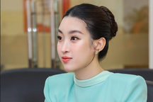 Hoa hậu Đỗ Mỹ Linh dành nhiều thời gian chăm sóc con gái đầu lòng