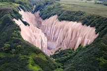 Vẻ đẹp kỳ ảo của thung lũng đá trắng như ở hành tinh khác