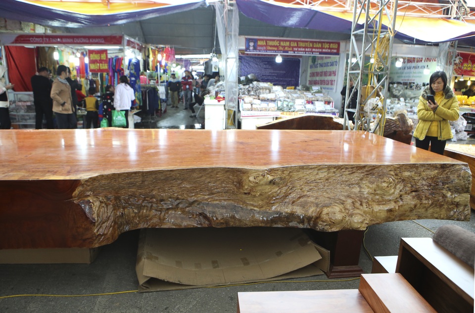 Chiêm ngưỡng những chiếc phản làm bằng gỗ cẩm giá hơn 2 tỷ đồng - 4