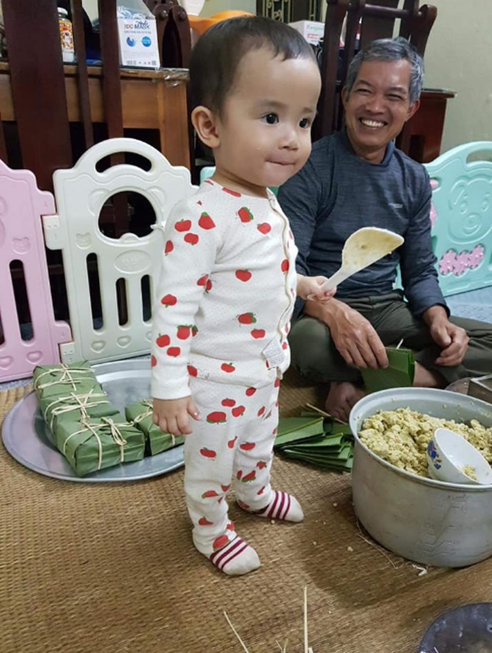Một già một trẻ bằng nhau - 1 Một già một trẻ bằng nhau - 1