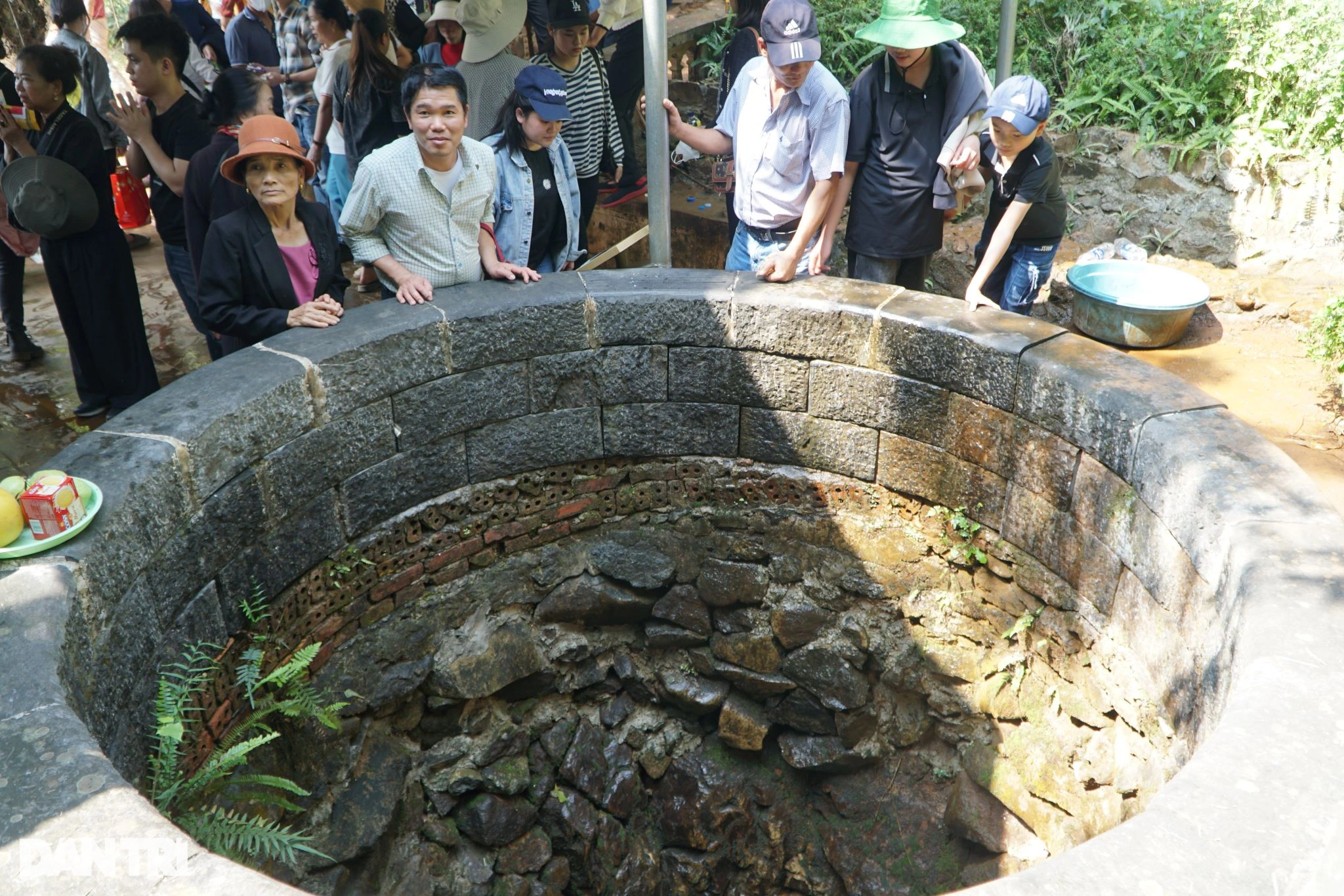 Đền Nưa - Am Tiên đông nghịt trong ngày mở cổng trời - 11