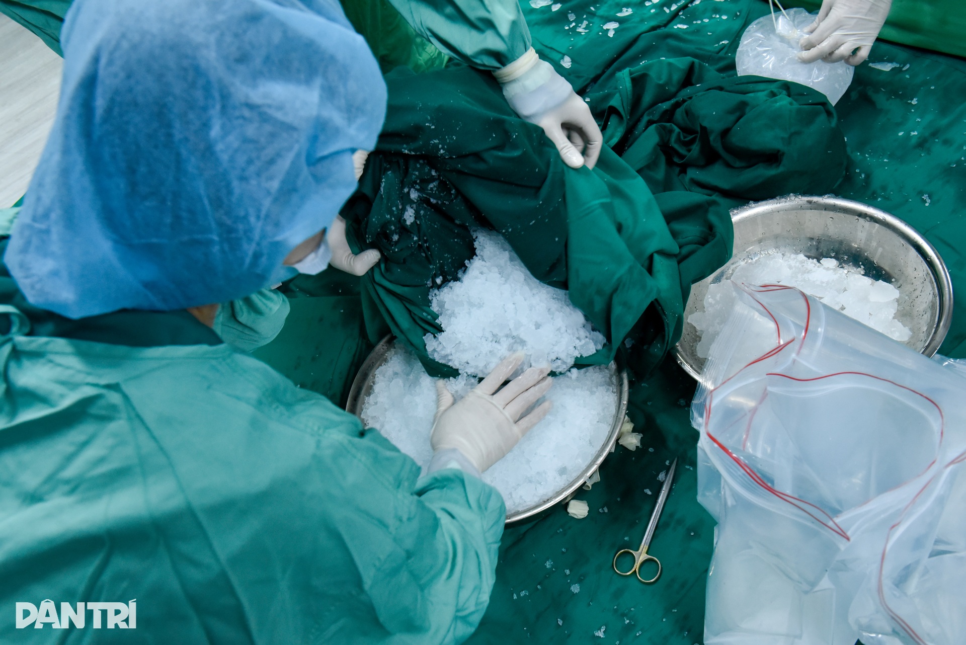 10 tiếng cân não để người đàn ông tái sinh 4 cuộc đời - 8 10 tiếng cân não để người đàn ông tái sinh 4 cuộc đời - 8