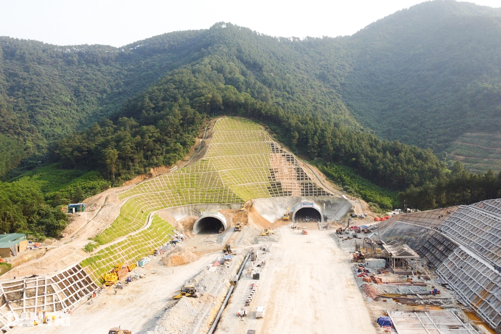 Bên trong hầm Thần Vũ thời điểm cách đích tiến độ chưa đầy 1 tháng - 1