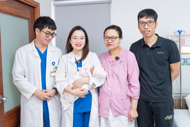 Nam giới vô tinh tăng cơ hội làm cha nhờ phương pháp hỗ trợ sinh sản hiện đại
