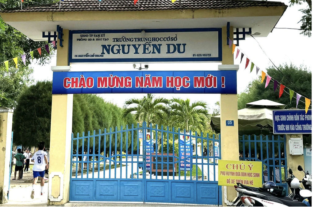 Phụ huynh lao vào trường đánh học sinh: Bênh con bằng nắm đấm đúng hay sai? - 1