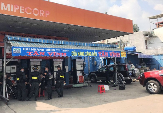Bắt thêm hai chủ doanh nghiệp trong đường dây xăng giả - Ảnh 1. Bắt thêm hai chủ doanh nghiệp trong đường dây xăng giả - Ảnh 1.