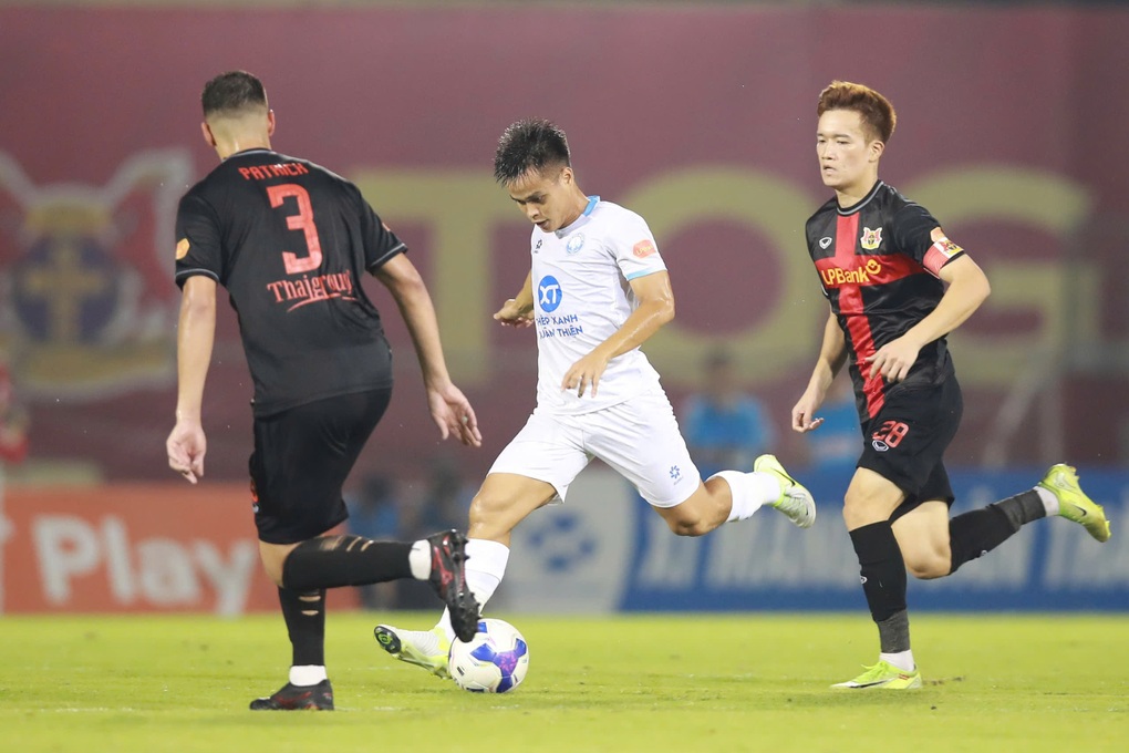Hoàng Đức toả sáng, CLB Ninh Bình đánh bại Nam Định ở V-League - 1 Hoàng Đức toả sáng, CLB Ninh Bình đánh bại Nam Định ở V-League - 1
