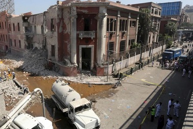 Đánh bom xe nhằm vào lực lượng an ninh ở Ai Cập