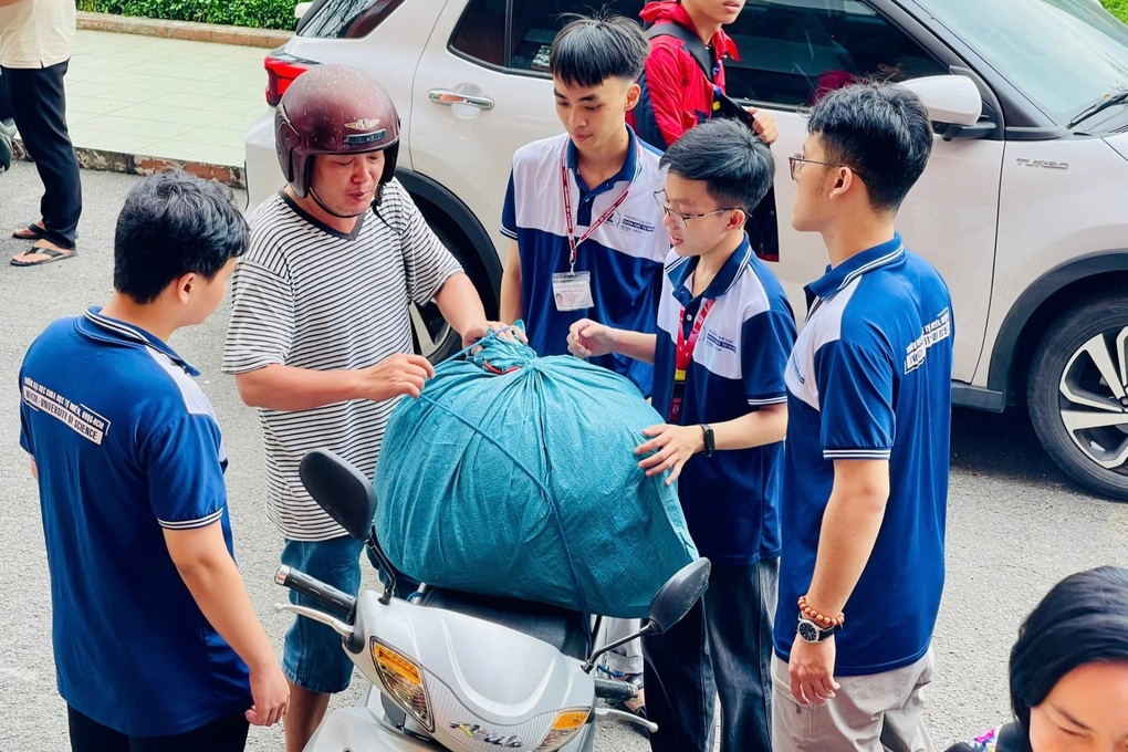 Nhiều trường đại học cấp tốc tiếp sức sinh viên, đồng bào vùng bão lũ - 1