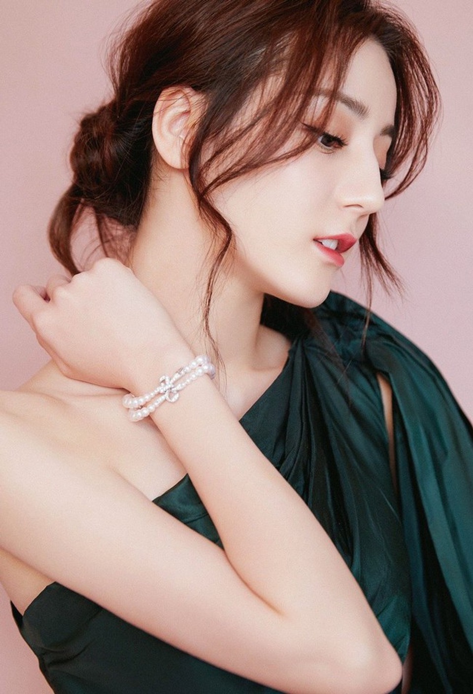 Địch Lệ Nhiệt Ba bị fan quay lưng vì hò hẹn Hoàng Cảnh Du - 4 Địch Lệ Nhiệt Ba bị fan quay lưng vì hò hẹn Hoàng Cảnh Du - 4