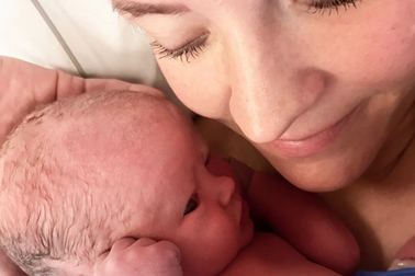 Mang thai ba, một thai chết lưu, bà mẹ can đảm vượt qua đến ngày sinh nở