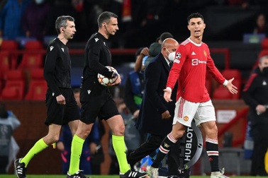 HLV Rangnick chỉ trích trọng tài, nói Atletico làm trò hề