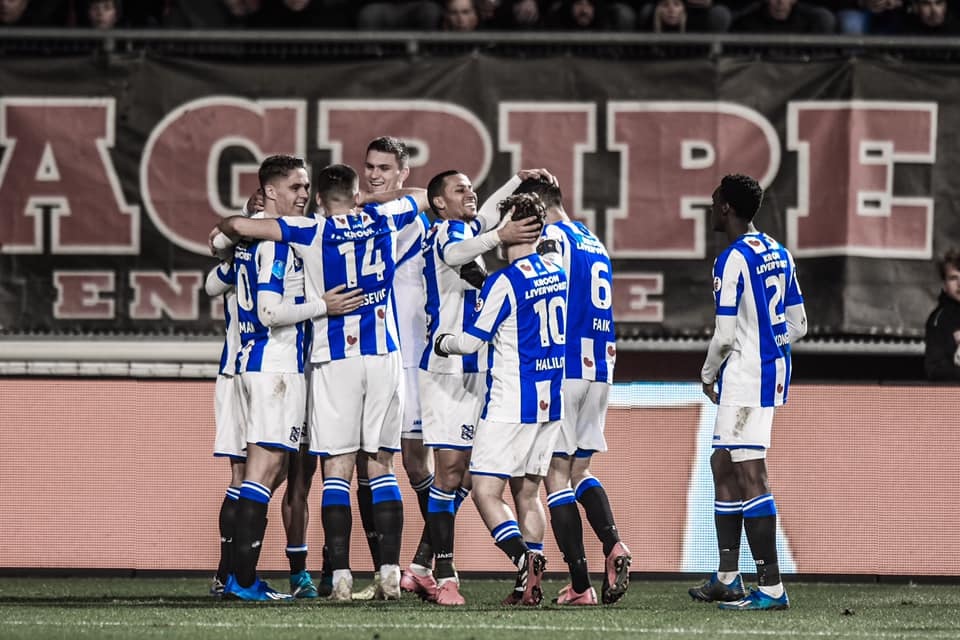 Hàng thủ chơi tệ hại, Heerenveen may mắn giành 3 điểm trước Twente - 1 Hàng thủ chơi tệ hại, Heerenveen may mắn giành 3 điểm trước Twente - 1