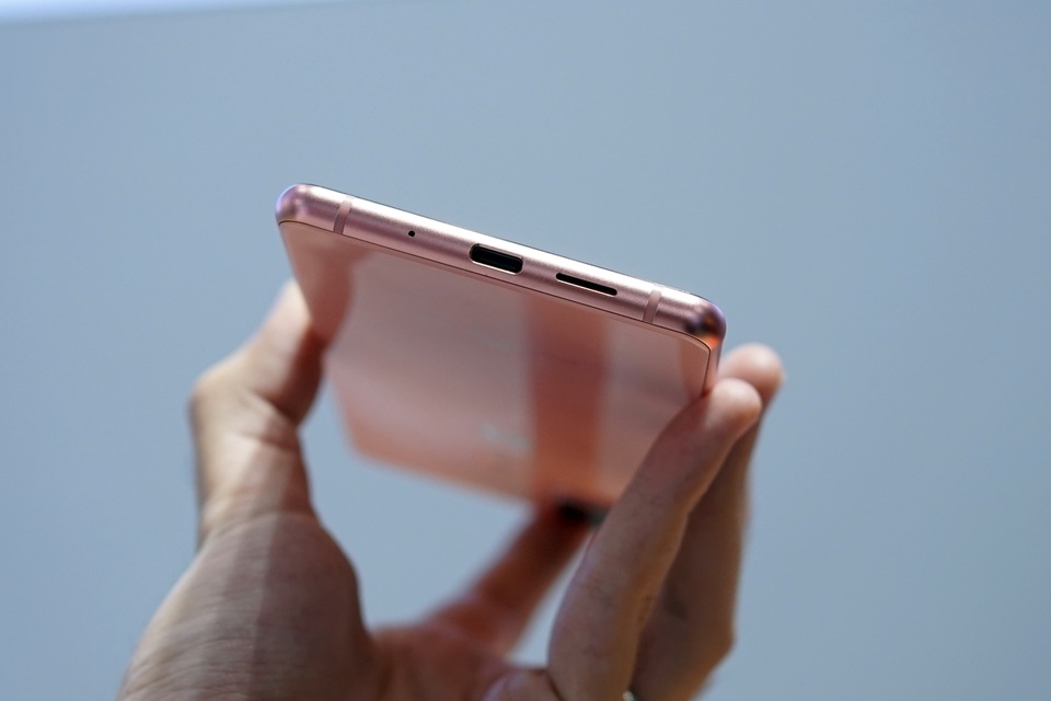 Cận cảnh Bphone B86 giá 9 triệu đồng, bán từ 17/5 - 5 Cận cảnh Bphone B86 giá 9 triệu đồng, bán từ 17/5 - 5