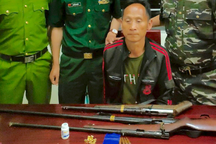 Mang 3 khẩu súng phòng thân khi đi buôn ma túy