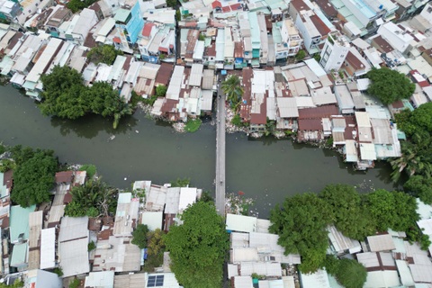 Sống khổ trên những tuyến kênh ô nhiễm ở TPHCM