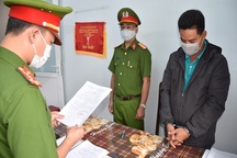 Công chứng viên mang sổ đỏ đất của bố mẹ đi lừa đảo 9 tỷ đồng