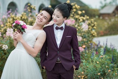 Ảnh cưới độc đáo: Cô dâu chú rể "hoán đổi giới tính"